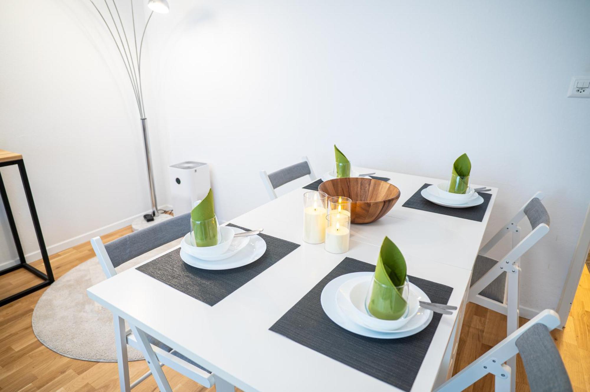 Expo-basel-ch Apt, Amazon Prime Video, Wifi, Coffee & Tee, Popcorn, Kitchen Bazel